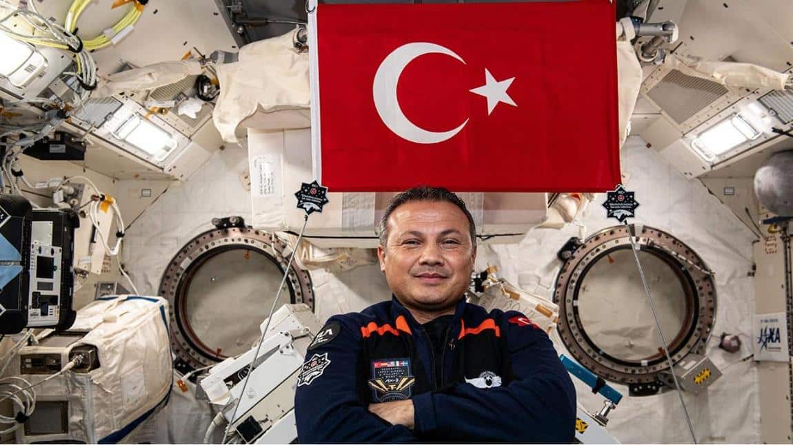 İlk Türk astronot Alper Gezeravcı Dünya'ya döndü...